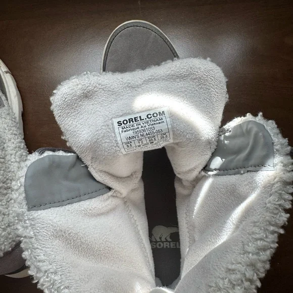 Sorel Gray and White Fleece-Lined Boots - Picture 6 of 7